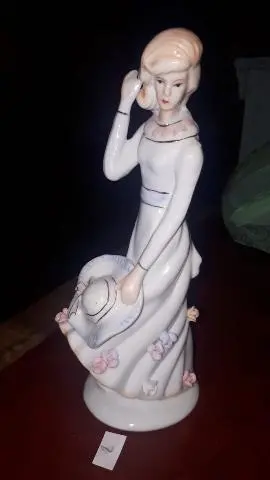 Imagen FIGURA MUJER PORCELANA