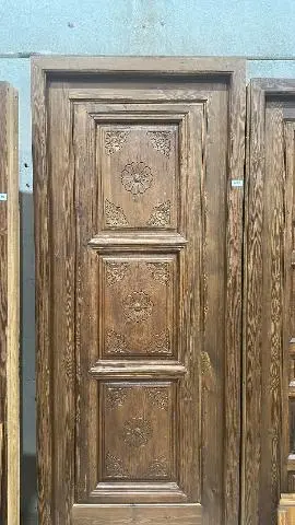 Imagen PUERTA ANTIGUA 1/H CUARTERONES TALLA FLOR