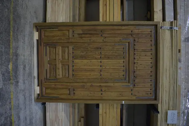 Imagen PUERTA ANTIGUA 1/H DUELAS Y CLAVOS HOJA INTERIOR